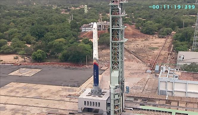 Tên lửa quỹ đạo Vikram-1 trên bệ phóng tại Trung tâm Vũ trụ Satish Dhawan ở Sriharikota, Ấn Độ ngày 18/7/2026. Ảnh: ANI/TTXVN phát