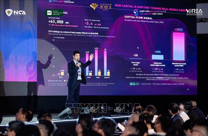 Ông Phan Đức Trung, Chủ tịch Hiệp hội Blockchain và Tài sản số Việt Nam (VBA) chia sẻ về yêu cầu xây dựng hạ tầng niềm tin cho thị trường tài sản số. Ảnh: Hoàng Vân - TTXVN
