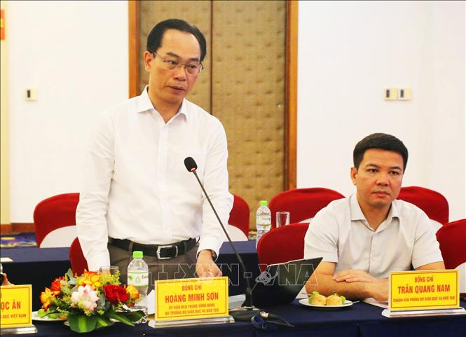 Bộ trưởng Bộ Giáo dục và Đào tạo Hoàng Minh Sơn phát biểu tại buổi làm việc. Ảnh: Tường Vi - TTXVN