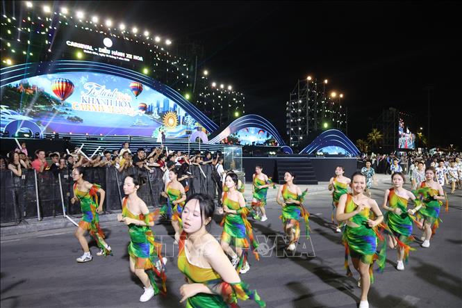 Carnival đường phố góp phần quảng bá hình ảnh Khánh Hòa năng động, thân thiện và giàu bản sắc. Ảnh: Đặng Tuấn - TTXVN