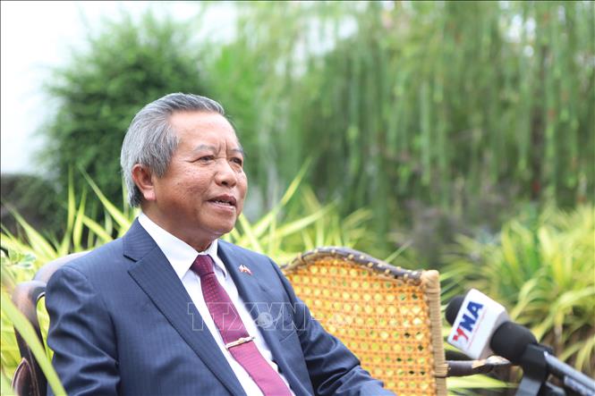 GS. TS Boviengkham Vongdala, Chủ tịch Hội Hữu nghị Lào - Việt Nam, nguyên Ủy viên Trung ương Đảng, nguyên Bộ trưởng Bộ Công nghệ và truyền thông Lào, trả lời phỏng vấn của TTXVN. Ảnh: Xuân Tú - PV TTXVN tại Lào