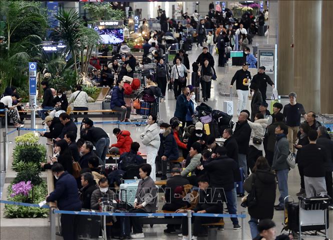 Hành khách tại sân bay quốc tế Incheon, Hàn Quốc. Ảnh: Yonhap/TTXVN phát