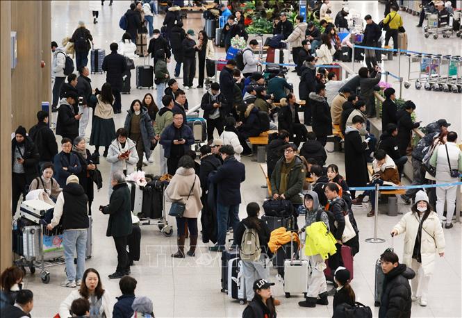 Hành khách tại sân bay quốc tế Incheon, Hàn Quốc. Ảnh: Yonhap/TTXVN phát