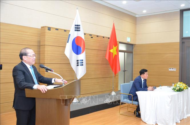 Phó Chủ tịch UBTƯ MTTQ Việt Nam Hoàng Công Thuỷ phát biểu ghi nhận những đóng góp của cộng đồng người Việt Nam tại Hàn Quốc. (Ảnh: Trường Giang – P/v TTXVN tại Hàn Quốc)