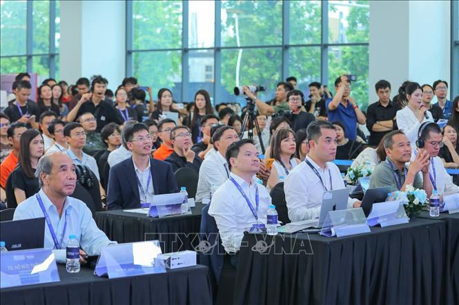 Các đại biểu tham dự buổi lễ. Ảnh: Lê Đông - TTXVN