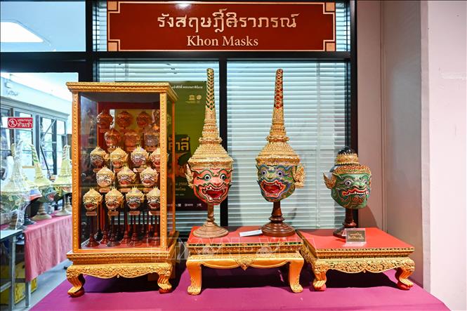 Mặt nạ được dùng trong biểu diễn kịch múa mặt nạ Khon. Ảnh: Phạm Hải - PV TTXVN tại Thái Lan