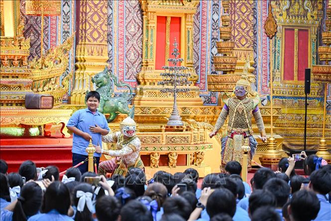 Một buổi biểu diễn kịch múa mặt nạ Khon tại Trung tâm học tập “Tất cả về Khon” ở tỉnh Ayutthaya. Ảnh: Phạm Hải - PV TTXVN tại Thái Lan
