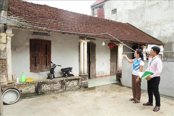 Căn nhà cũ cấp 4 đã xuống cấp của gia đình chị Lê Thị Linh, giáo viên Trường Mầm non Cẩm Tú, xã Cẩm Tú. Ảnh: Khiếu Tư - TTXVN