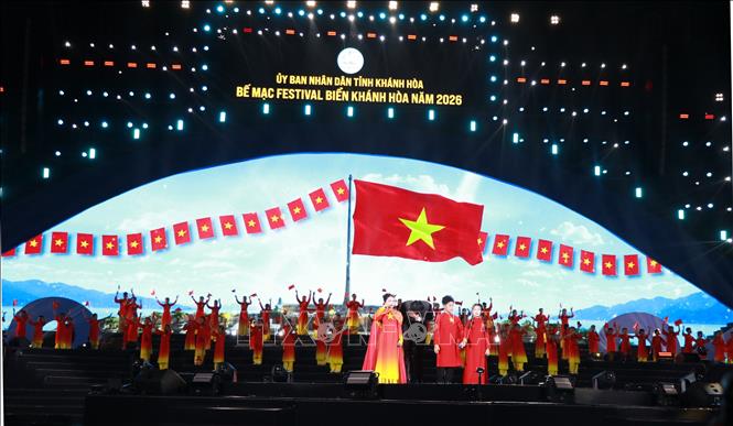 Các nghệ sĩ biểu diễn nghệ thuật ở đêm bế mạc. Ảnh: Phan Sáu - TTXVN