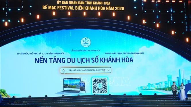 Tỉnh Khánh Hòa giới thiệu nền tảng du lịch số - một sản phẩm chuyển đổi số trong du lịch. Ảnh: Phan Sáu - TTXVN