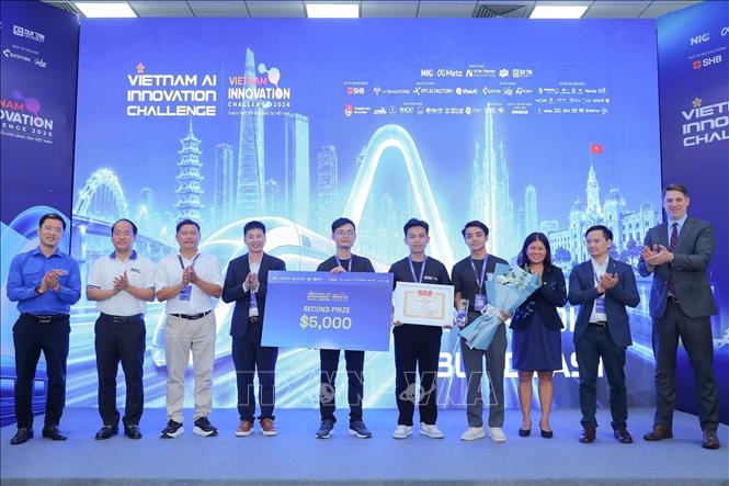 Genation for Tangent wins second place, an AI platform that converts users' questions into visual learning materials. VNA Photo: Lê Đông 