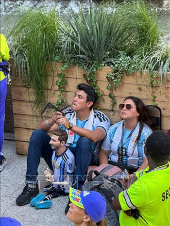 Nỗi buồn của cổ động viên Argentina sau thất bại tại trận chung kết World Cup 2026. Ảnh: Thanh Tuấn - Phóng viên TTXVN tại Mỹ