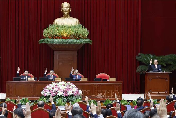 Các đại biểu biểu quyết thông qua chương trình Hội nghị. Ảnh: Thống Nhất – TTXVN