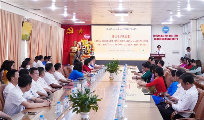 Quang cảnh buổi lễ công bố, trao quyết định tiếp nhận và bổ nhiệm Hiệu trưởng Trường Đại học Thái Bình. Ảnh: Nguyễn Công Hải - TTXVN