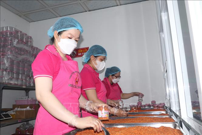 Sản phẩm của Công ty TNHH Hương Bảo Châu ứng dụng công nghệ số vào sản xuất. Ảnh: Tuấn Phi - TTXVN