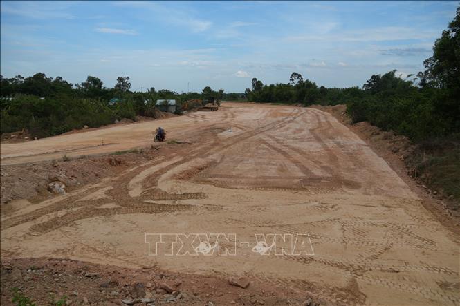 Diện mạo công trường đường dẫn cầu Quảng Đà thay đổi từng ngày nhờ sự chỉ đạo quyết liệt của chính quyền thành phố trong việc chống lãng phí vốn đầu tư. Ảnh: Anh Dũng – TTXVN