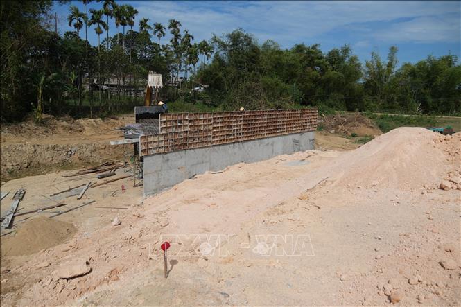 Máy móc và công nhân tập trung cao độ tại công trường đường dẫn cụm cầu Tây An, quyết tâm xóa bỏ tình trạng 