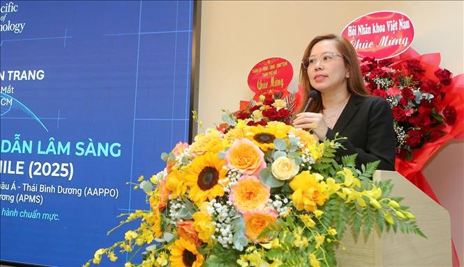Đại biểu trình bày báo cáo tại hội thảo. Ảnh: Mai Trang - TTXVN 