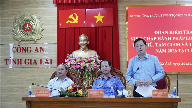 Phó Chủ tịch Ủy ban Trung ương Mặt trận Tổ quốc Việt Nam Cao Xuân Thạo phát biểu tại hội nghị. Ảnh: Đình Quân - TTXVN        
        