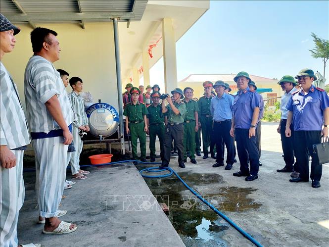 Kiểm tra việc chấp hành pháp luật tại trại tạm giam số 02 Công an tỉnh Gia Lai. Ảnh: Đình Quân - TTXVN
