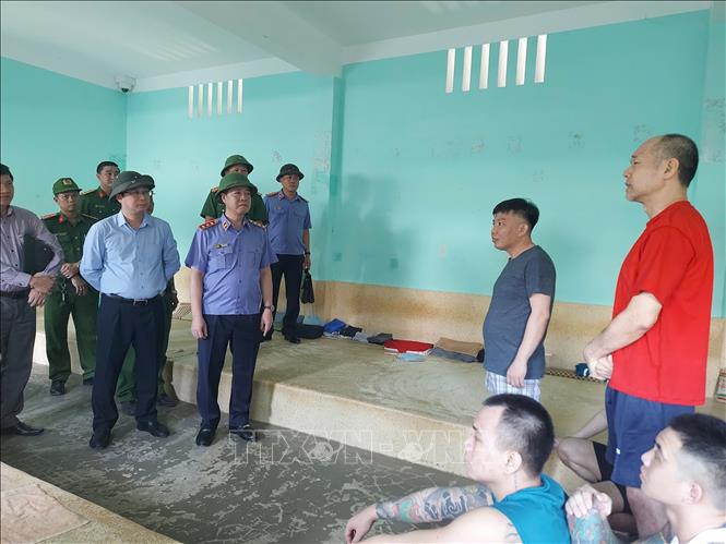 Kiểm tra việc chấp hành pháp luật tại trại tạm giam số 02 Công an tỉnh Gia Lai. Ảnh: Đình Quân - TTXVN