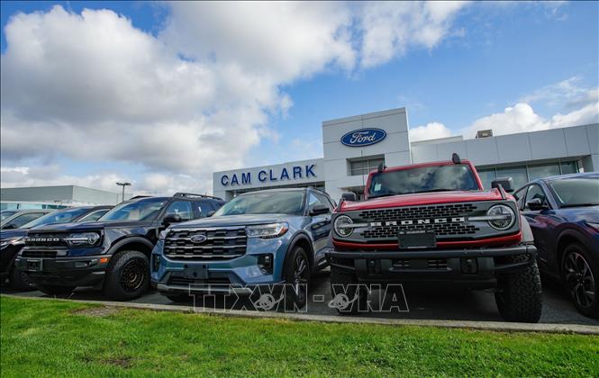 Ảnh: Xe ô tô của Hãng Ford (Mỹ) được bày bán tại đại lý ở Vancouver, Canada. Theo chính quyền Mỹ, Canada đang áp dụng hạn ngạch và thuế quan đối với ô tô nhập khẩu từ Mỹ, nhưng không áp dụng các biện pháp tương tự đối với nhiều quốc gia khác. Ảnh: THX/TTXVN phát