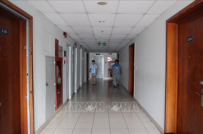 Hành lang thoát hiểm và phương tiện chữa cháy tại Chung cư 167 Nguyễn Phúc Nguyên thông thoáng, sẵn sàng phục vụ công tác chữa cháy khi xảy ra sự cố. Ảnh: Hồng Đạt - TTXVN