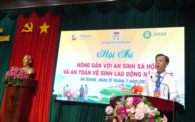 Phó Chủ tịch Hội Nông dân tỉnh An Giang Phan Tùng Lâm phát biểu khai mạc Hội thi. Ảnh: Văn Sĩ - TTXVN