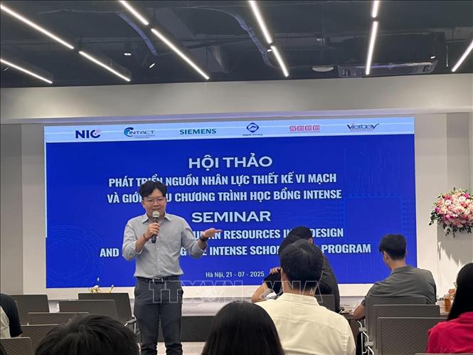 TS. Võ Đức Thắng (Thang Vo) tại một buổi hội thảo về phát triển nguồn nhân lực thiết kế vi mạch. Ảnh: TTXVN phát