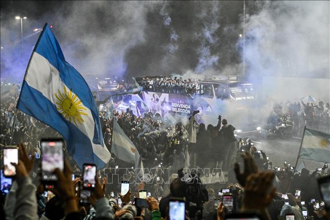 Người hâm mộ Argentina đón đội tuyển quốc gia tham dự World Cup 2026 tại Buenos Aires, ngày 20/7/2026. Ảnh: THX/TTXVN phát