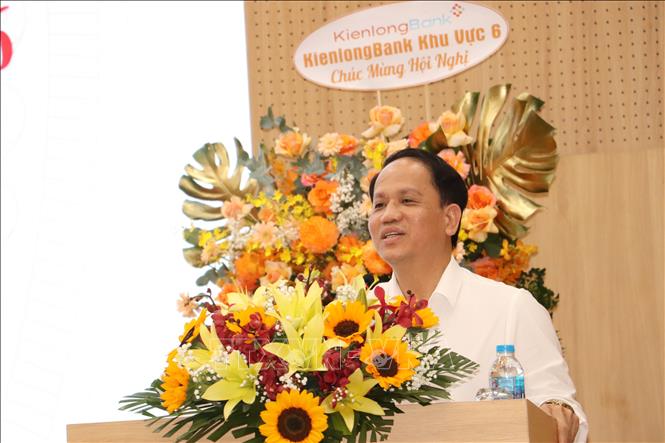 Ông Phạm Minh Tú, Giám đốc Ngân hàng Nhà nước chi nhánh khu vực 13 phát biểu tại hội nghị. Ảnh: Hồng Nhung – TTXVN