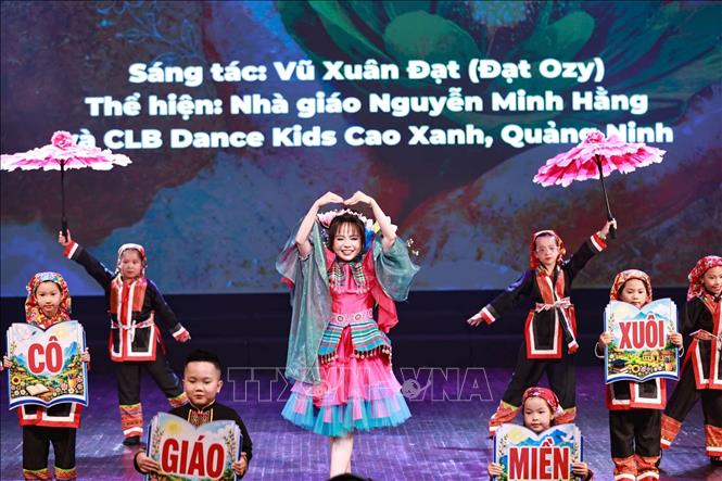 Tiết mục tham gia Liên hoan tiếng hát giáo viên toàn quốc năm 2026 được công diễn. Ảnh: Thanh Tùng - TTXVN