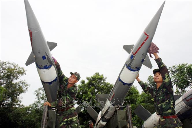Bảo quản vũ khí ở đại đội hỏa lực tên lửa C 125M - Tiểu đoàn tên lửa 116 (Sư đoàn 367). Ảnh: Trọng Đức - TTXVN