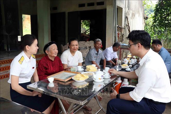 Mẹ Việt Nam Anh hùng Nguyễn Thị Minh được Chi Cục Thuế huyện Đồng Hỷ, nay là Thuế cơ sở V, nhận phụng dưỡng suốt đời. Ảnh: Thu Hằng - TTXVN 