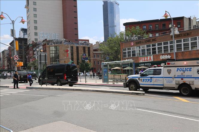 Xe chở Tổng thống Venezuela Nicolas Maduro và phu nhân Cilia Flores rời tòa án ở New York, Mỹ ngày 22/7/2026. Ảnh: THX/TTXVN phát