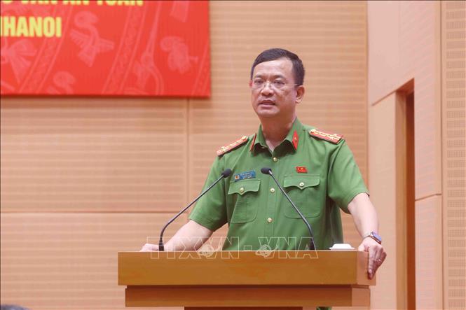 Đại tá Phạm Trung Hiếu, Trưởng phòng Cảnh sát PCCC và CNCH, Công an thành phố Hà Nội phát biểu. Ảnh: Phạm Kiên - TTXVN