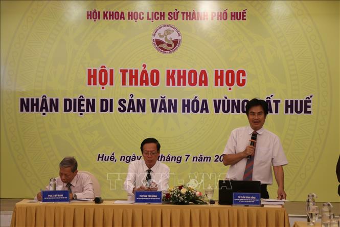 Chủ tọa điều hành Hội thảo. Ảnh: Mai Trang- TTXVN 
