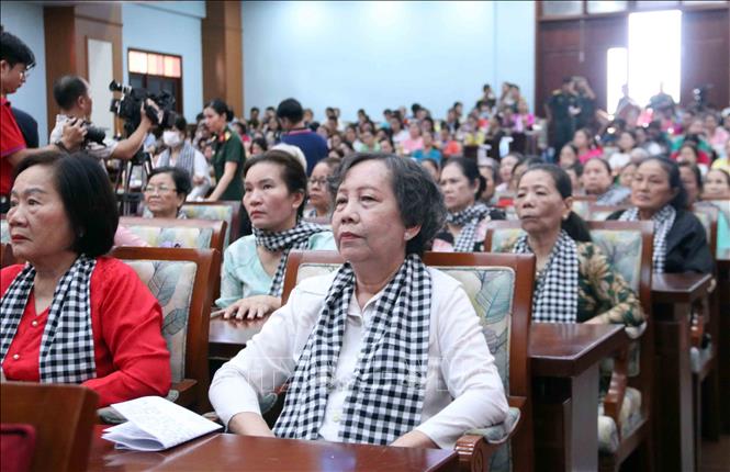 168 đại biểu là Mẹ Việt Nam Anh hùng, vợ liệt sĩ, vợ thương binh nặng, đặc biệt nặng dự Chương trình 
