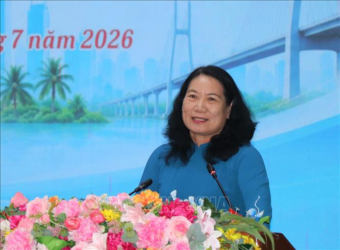 Bà Nguyễn Thị Bé Mười, phó chủ tịch UBND tỉnh Vĩnh Long phát biểu tại hội nghị. Ảnh: Lê Thúy Hằng – TTXVN