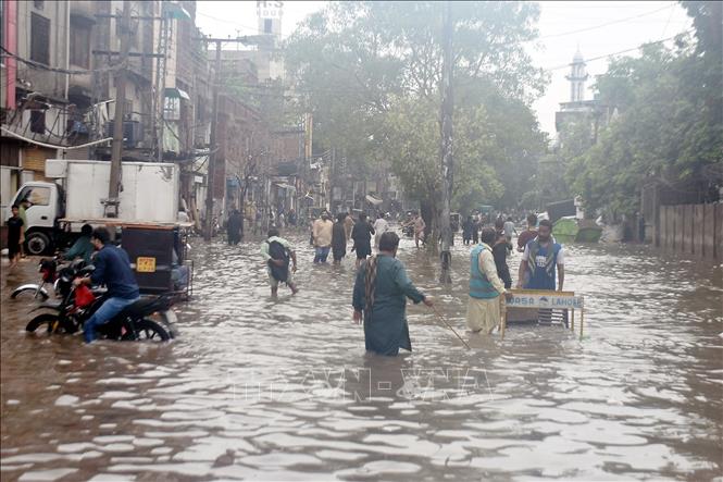 Ngập lụt sau mưa lớn tại Lahore, Pakistan ngày 22/7/2026. Ảnh: THX/TTXVN phát