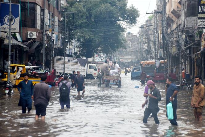 Ngập lụt sau mưa lớn tại Lahore, Pakistan ngày 22/7/2026. Ảnh: THX/TTXVN phát