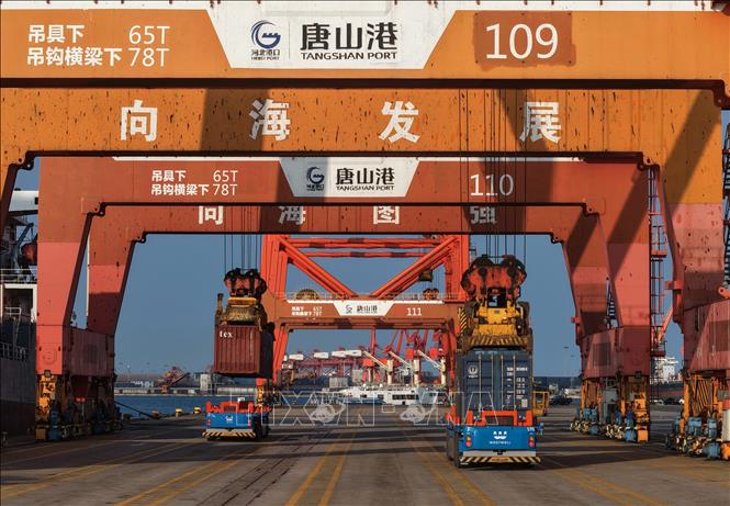 Quang cảnh cảng hàng hóa ở tỉnh Hà Bắc, Trung Quốc. Ảnh: THX/TTXVN phát