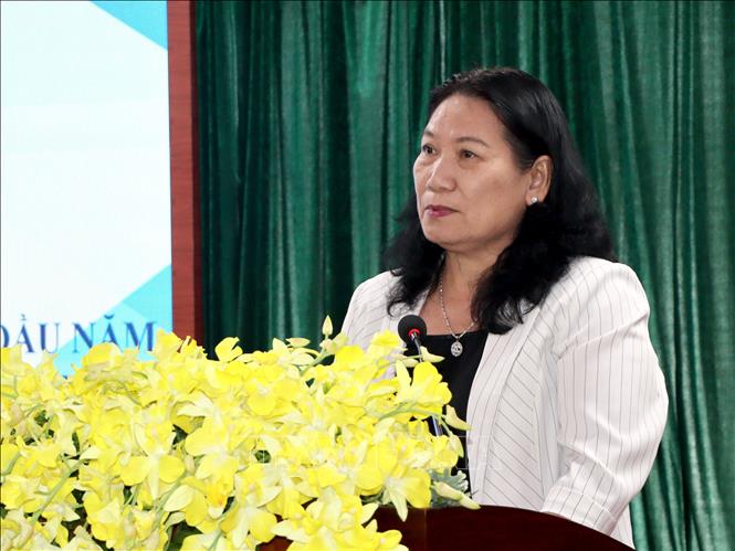Phó Chủ tịch UBND tỉnh Vĩnh Long Nguyễn Thị Bé Mười phát biểu tại hội nghị. Ảnh: Phúc Sơn – TTXVN