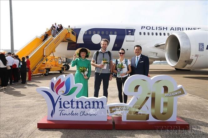 Lễ đón khách du lịch quốc tế thứ 20 triệu đến Việt Nam tại Cảng hàng không quốc tế Phú Quốc (15/12/2025). Ảnh: Trần Công Đạt – TTXVN