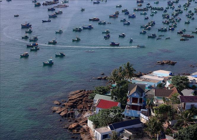 Đặc khu Phú Quốc được lựa chọn là nơi tổ chức Diễn đàn  Kinh tế châu Á - Thái Bình Dương (APEC) năm 2027, mang đến vận hội mới cho đảo ngọc trong kỷ nguyên vươn mình của dân tộc, cơ hội trở thành một điểm đến sự kiện biểu tượng hàng đầu được cả thế giới biết đến. Trong ảnh: Làng chài Hòn Thơm, Phú Quốc. Ảnh: Dương Giang-TTXVN