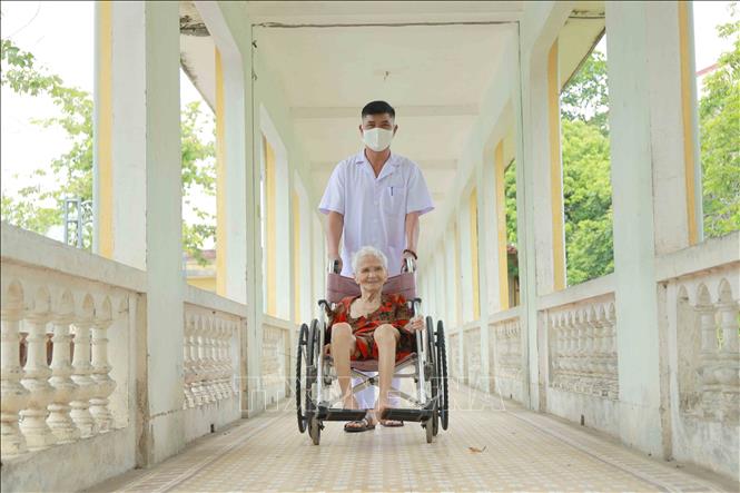 Mỗi việc làm bình dị của đội ngũ y, bác sĩ và nhân viên góp phần lan tỏa đạo lý 