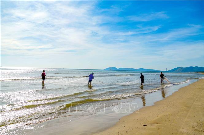 Nghề kéo lưới rùng được địa phương bảo tồn, góp phần quảng bá hình ảnh biển Hải Ninh và nâng cao đời sống người dân. Ảnh: Hữu Quyết – TTXVN