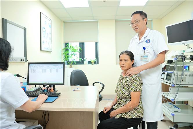 Bệnh nhân đến khám tại bệnh viện K cơ sở Quán Sứ. Ảnh: Minh Quyết – TTXVN