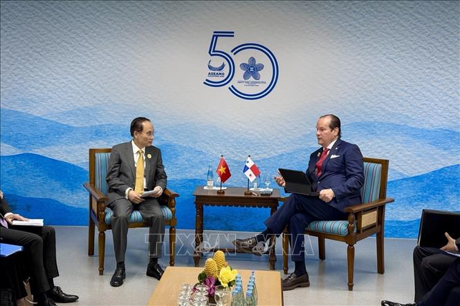 Bộ trưởng Ngoại giao Lê Hoài Trung gặp Bộ trưởng Ngoại giao Panama Javier Eduardo Martínez-Acha Vásquez. Ảnh: TTXVN phát