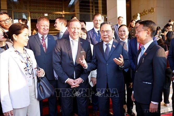 Chủ tịch Quốc hội Trần Thanh Mẫn trao đổi với Đoàn doanh nghiệp của Hội đồng Kinh doanh Châu Âu - ASEAN (EU-ABC) sang thăm Việt Nam (11/2025). Ảnh: Doãn Tấn – TTXVN